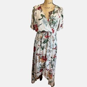 Lovely Floral dress 100% Rayon in Size Large great 4 Park, Party, Fun night Out